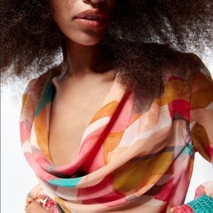 ZARA FLOWY NECKLINE PRINTED TOP size XS